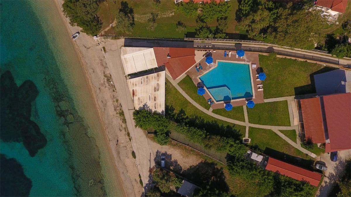 Menes Hotel Yénion Exteriör bild