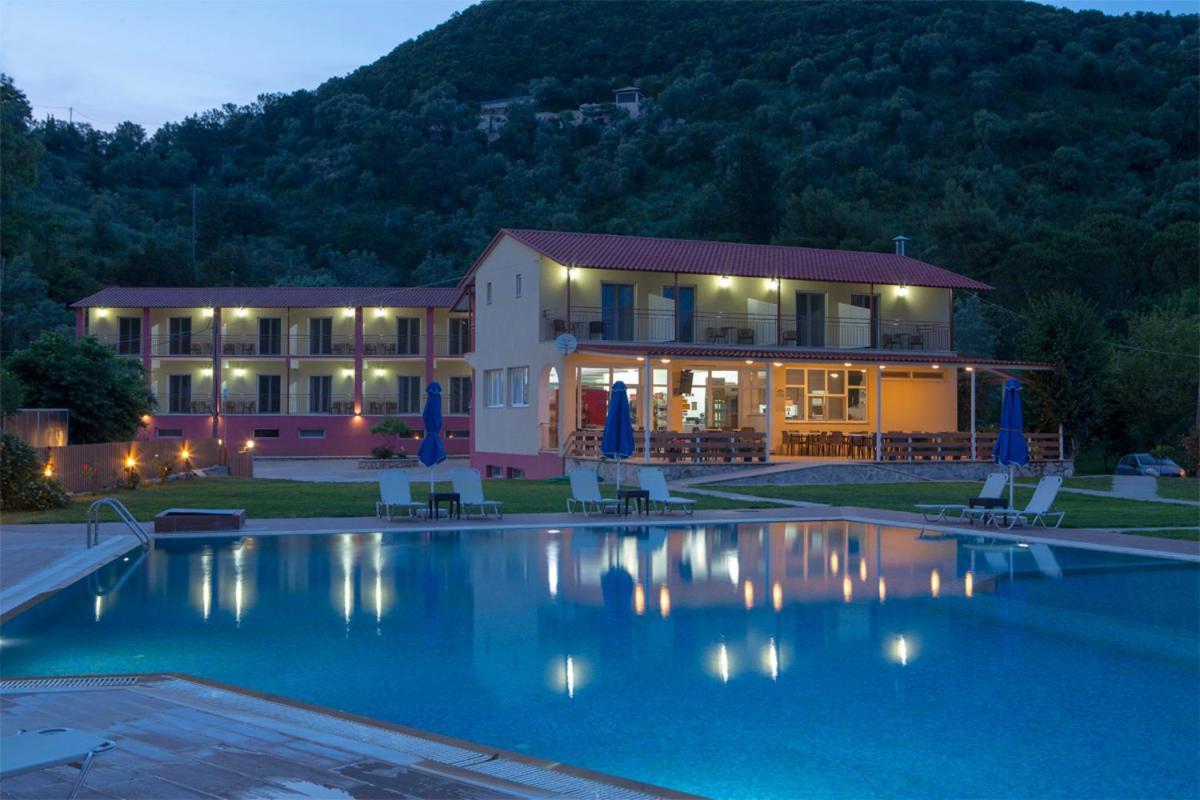 Menes Hotel Yénion Exteriör bild